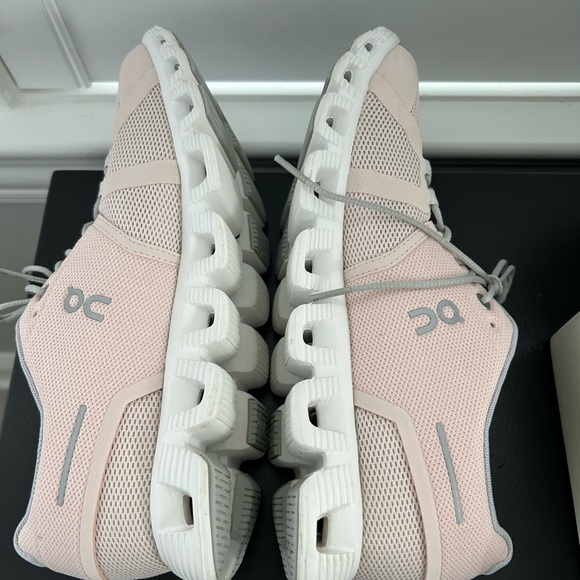 On Women's Cloud 5 Tennis Shoes, Shell/White, 9.5, Shell White🔥NO Offers🔥 - Picture 5 of 7